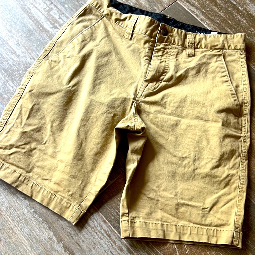 Volcom khaki shorts 28